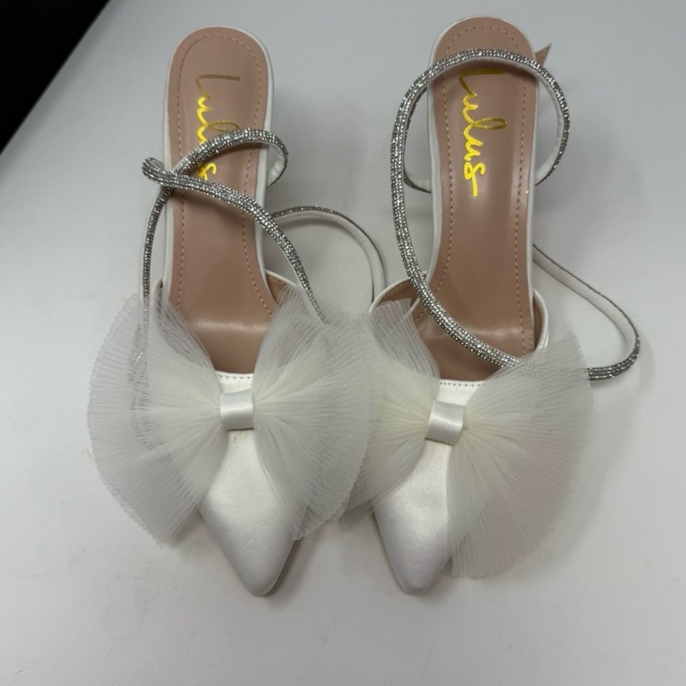 Lulus White satin pumps